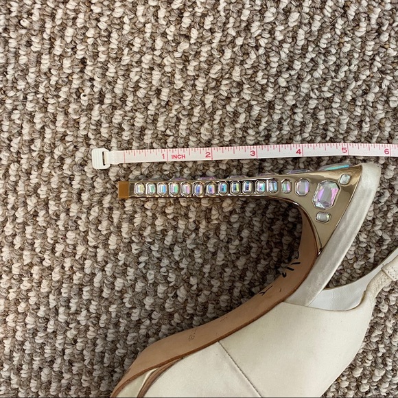 BCBG MAXAZRIA SATIN CREAM JEWELED PEEP TOE HEELS - Picture 2 of 15